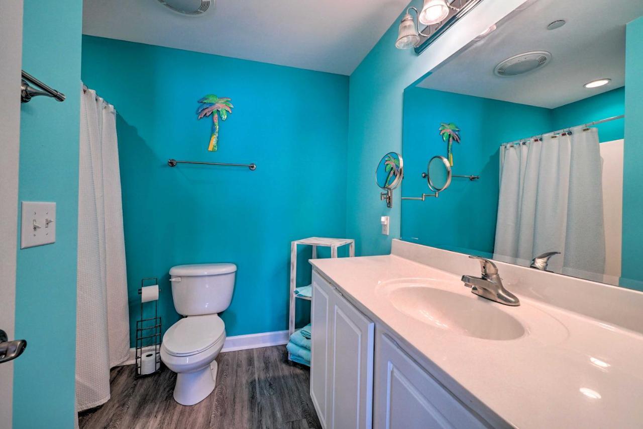 Ocean-View Oak Island Condo, 1 Block To Beach! Exterior foto